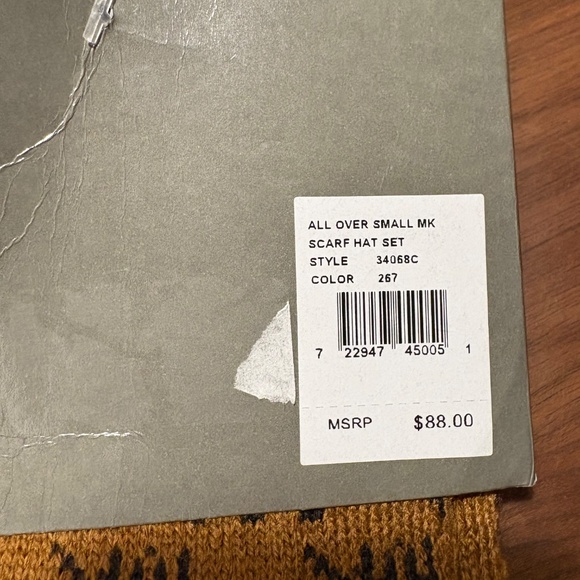 NWT Michael Kors hat and scarf set - Picture 4 of 7